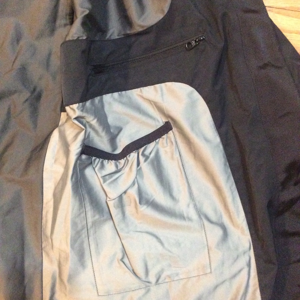 Lululemon Rain Jacket - Picture 8 of 16